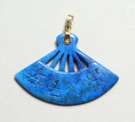 A GOLD LAPIS PENDANT