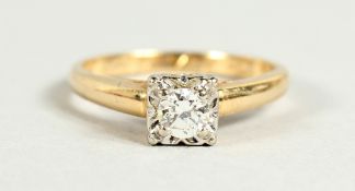 A 14CT GOLD SINGLE STONE DIAMOND RING