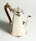 A GOOD SILVER TAPERING COFFEE POT with wooden handles London 1902 weighs 20oz.
