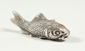 A CAST SILVER FISH VESTA CASE.