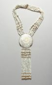 A 14CT GOLD AND MOTHER OF PEARL NECKLACE AND PENDANT