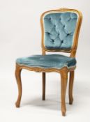 A FRENCH STYLE BEECH FRAMED AND BUTTON UPHOLSTERED SIDE CHAIR.