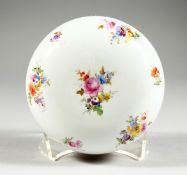 A GOOD MEISSEN PORCELAIN CIRCULAR BOWL AND COVER, edged in gilt and painted with sprays of