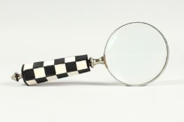 A MAGNIFYING GLASS WITH CHEQUERED HANDLE
