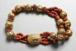 A ROMAN CORAL AND SILVER GILT NECKLACE