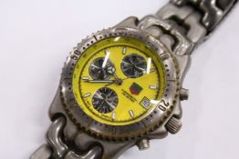 A gent's wristwatch.