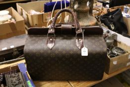 A ladies' vanity case, or weekend bag.