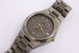 A gent's wristwatch.