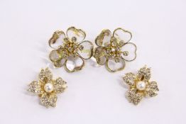 Decorative earrings.