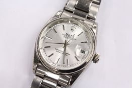 A gent's wristwatch.