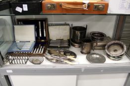 Cased flat ware and other plated items.