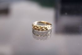 A small 9ct gold ring.