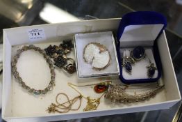 A good small collection of jewellery to include a silver and lapis three piece set, a cameo brooch