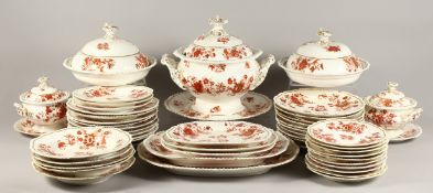 A GOOD WORCESTER, POSSIBLY FLIGHT BARR & BARR, DINNER SERVICE. Large tureen, cover and stand 12ins