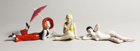 THREE PORCELAIN FIGURES OF ART DECO DESIGN 'SWIMMERS'.