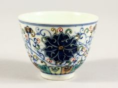 A SMALL CHINESE BLUE AND WHITE DUCAI TEA BOWL Sic character mark 3ins diameter
