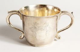 A GEORGE I SILVER CAUDLE CUP with leopard handles. 4.5ins diameter, London 1718 Weighs 10ozs.