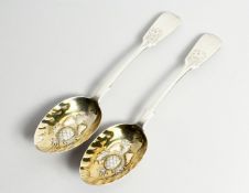 A PAIR OF SCOTTISH SILVER FIDDLE PATTERN BERRY SPOONS. Glasgow 1877. 22.5cm long - 142g