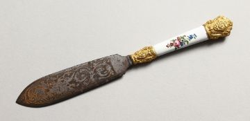 A GOOD QUALITY PAPER KNIFE 7ins long