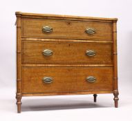 A GOOD MAHOGANY SATINWOOD THREE DRAWER COMMODE with crossbanded top, bamboo type column sides,