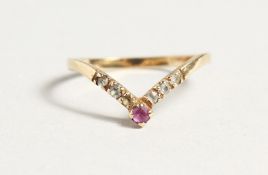 A 14CT GOLD WISHBONE RING