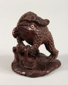 A JAPANESE CARVED GROUP OF TOADS 4ins high