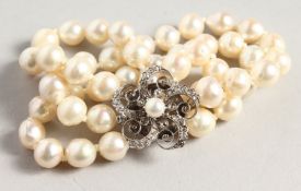 A 14CT GOLD AND DIAMOND THREE ROW BRACELET