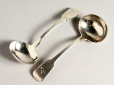 A PAIR OF GEORGE IV FIDDLE PATTERN SAUCE LADLES. London 1826, maker T.W. & J.H.