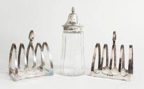 A PAIR OF SILVER TOAST RACKS AND SILVER TOP SUGAR SIFTER. 160g gross weight