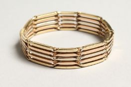 A 14CT GOLD BRACELET 30gms.