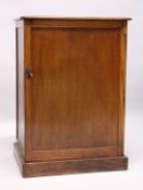 A GOOD EDWARDIAN OAK CASED COLLECTION CABINET with panel door enclosing 11 glass top drawers with