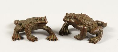 TWO SMALL JAPANESE BRONZE TOADS (2)
