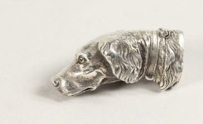 A HEAVY SILVER DOG'S HEAD VESTA 2ins long