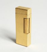 A DUNHILL GILT METAL GAS LIGHTER 2.5ins long