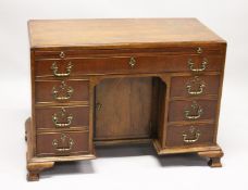 A GOOD GEORGE III MAHOGANY KNEEHOLE DESK, with plain top, brushing slide end on long drawer, three