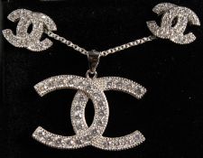 A SILVER NECKLACE AND EARRINGS