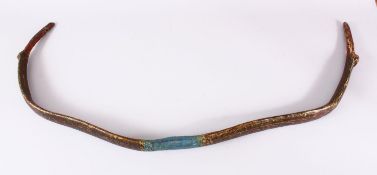 AN EARLY 18TH CENTURY TURKISH OTTOMAN WOOD & LACQUER ARCHERS BOW, with painted motif and floral
