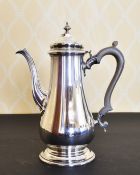 A GOOD GEORGIAN STYLE SILVER COFFEE POT with wooden handle.London 1980. Weight 34ozs.