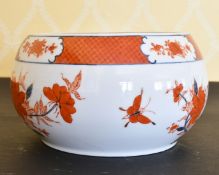 A CHINESE DESIGN CIRCULAR BOWL.