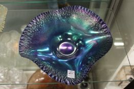 Richard Golding A stylish Okra bowl