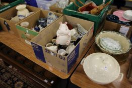 Quantity of household and decorative china