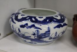 Small Chinese blue and white circular bowl