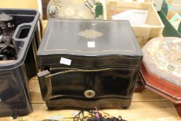 A brass inlaid lacquer liqueur set cabinet (af)