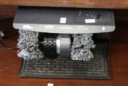 An electric shoe shine machine
