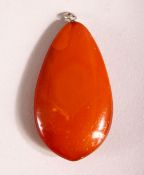 A LARGE 19TH CENTURY CHINESE CARVED AMBER DROP PENDANT - 6CM