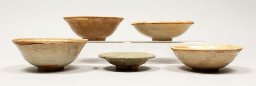 FIVE CHINESE POTTERY BOWLS.