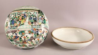 A CHINESE KANGXI STYLE PORCELAIN BOX & COVER - decorated with many figures in garden waterside