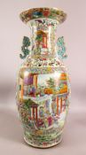 A LARGE 19TH CENTURY CHINESE CANTON FAMILLE ROSE PORCELAIN VASE - the body finely decorated with