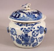 A 19TH CENTURY CHINESE BLUE& WHITE PORCELAIN JAR & COVER - Decorated with precious objects - the