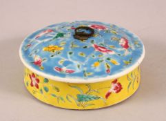 A 19TH CENTURY CHINESE CIRCULAR FAMILLE ROSE PORCELAIN BOX & COVER - with a yellow and blue